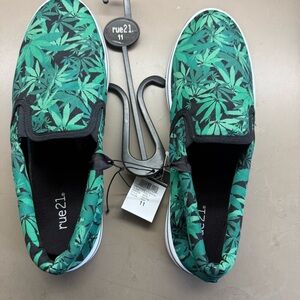 New Men’s Rue 21 Cannabis Marijuana Weed Print Theme Soft Slip On Shoes Size M11